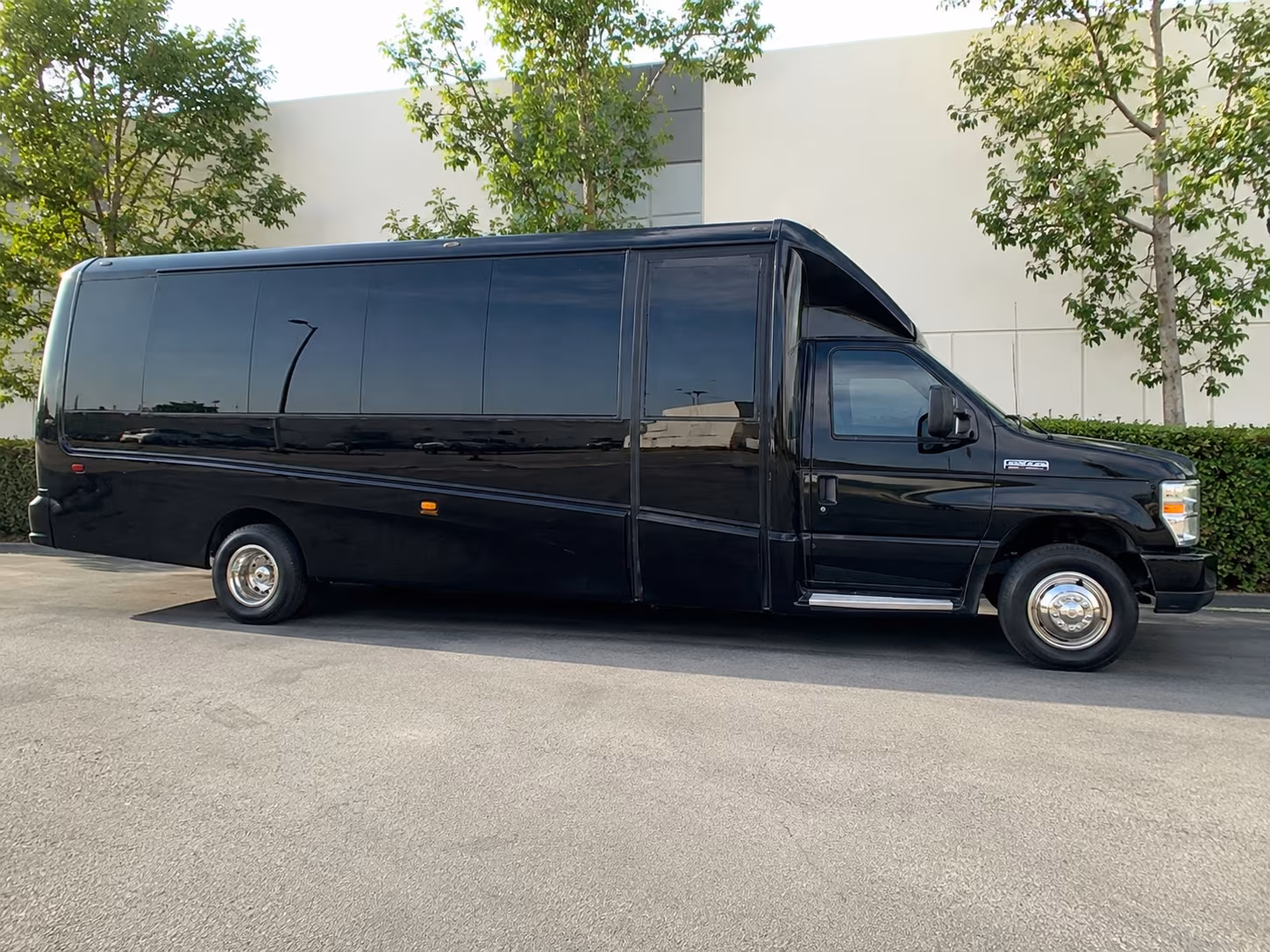wedding guest shuttles between sugar land town square hotels and your venue